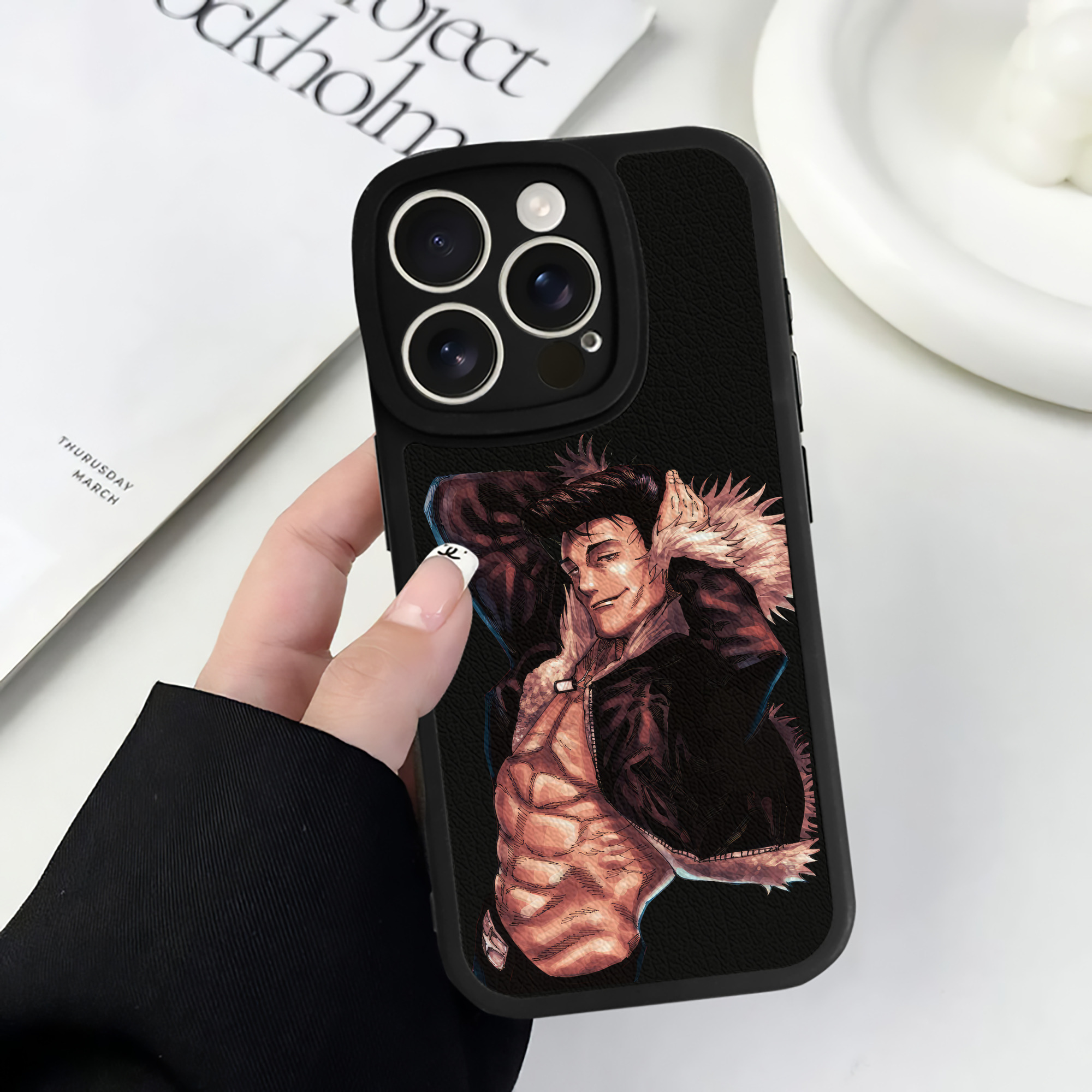（画像用） 呪術廻戦 Jujutsu Kaisen 【iPhone 16シリーズ対応】シリコンスマホケース（レザー調） 材質：シリコン